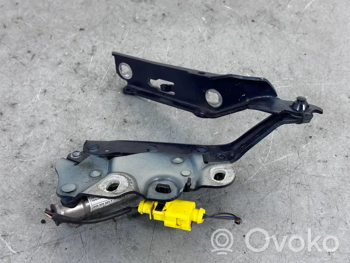 Audi A3 S3 8V Engine bonnet/hood hinges 8V0823823F