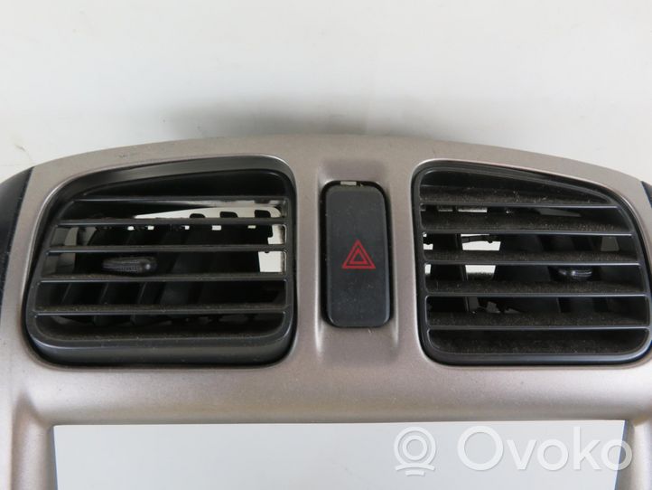 Mazda 323 F Console centrale, commande chauffage/clim 