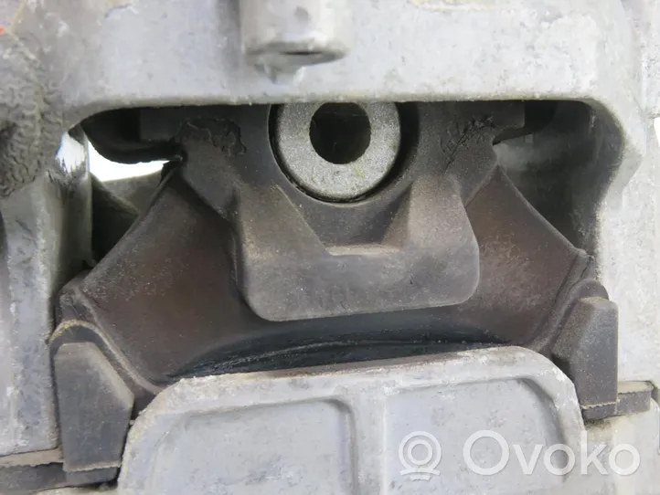 Volkswagen Golf V Moottorin kiinnityksen tyhjiöputki 