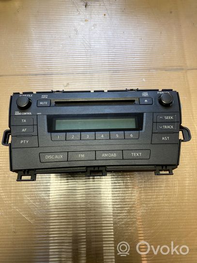 Toyota Prius (XW30) Panel / Radioodtwarzacz CD/DVD/GPS 8612047300