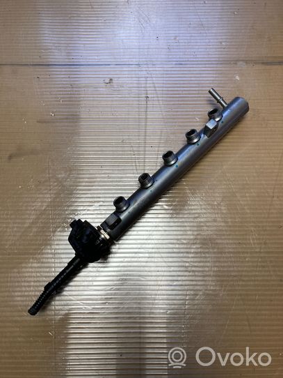 Nissan Qashqai Kraftstoffverteiler Einspritzleiste Verteilerrohr 8201044829