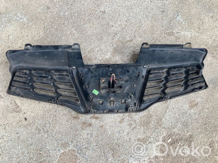 Nissan Qashqai Grille calandre supérieure de pare-chocs avant 62310BR10A