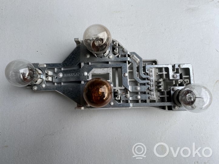 Skoda Octavia Mk2 (1Z) Takavalon osa 1Z9945257