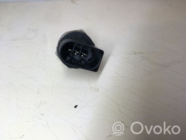 Skoda Octavia Mk2 (1Z) Sensore di pressione del carburante 06H906051A