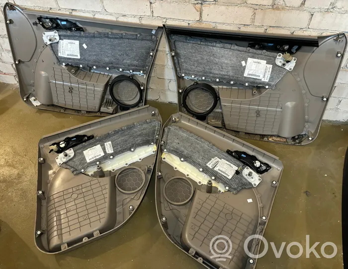 Skoda Yeti (5L) Set di rivestimento del pannello della portiera 5L1867012