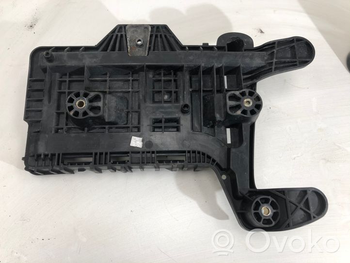 Volkswagen Touran II Battery tray 1K0915333