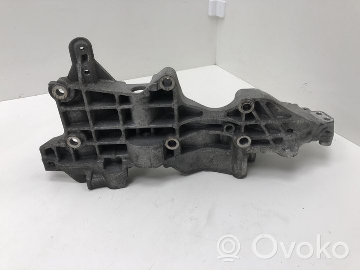 Volkswagen Touran II Support de générateur / alternateur 03L903143K