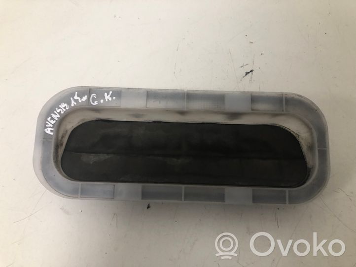 Toyota Avensis T270 Quarter panel pressure vent 