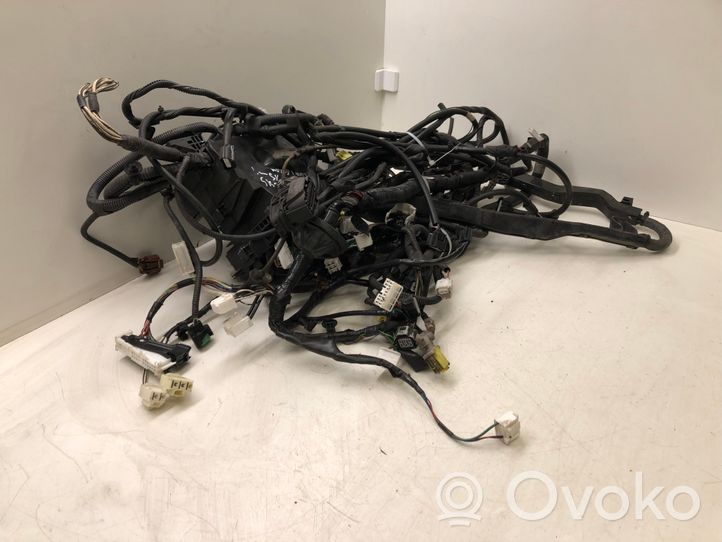 Toyota Avensis T270 Faisceau de câblage pour moteur 8211505A30C