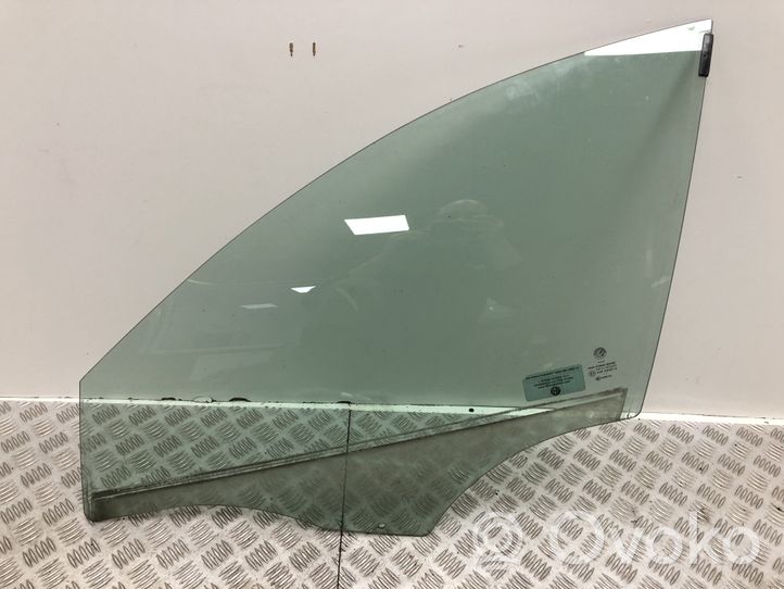 Alfa Romeo Giulietta Front door window glass four-door 43R000016