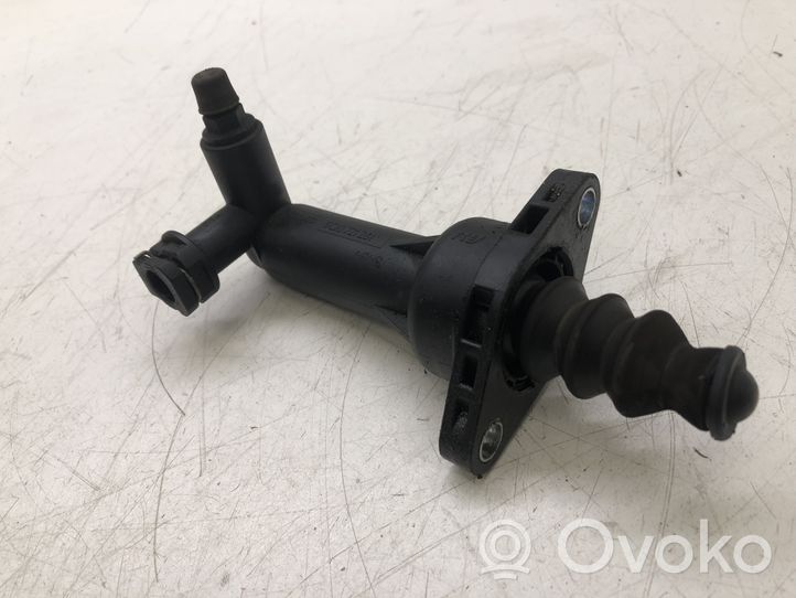 Volkswagen Golf VII Clutch slave cylinder 5Q0721261