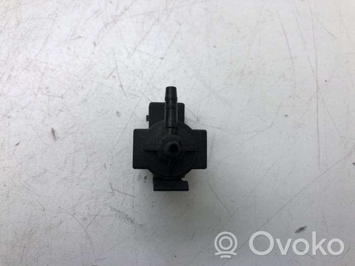 BMW 3 F30 F35 F31 Solenoidinis vožtuvas 