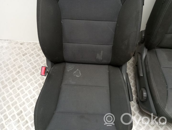 Mercedes-Benz B W246 W242 Tapicerka / Komplet 