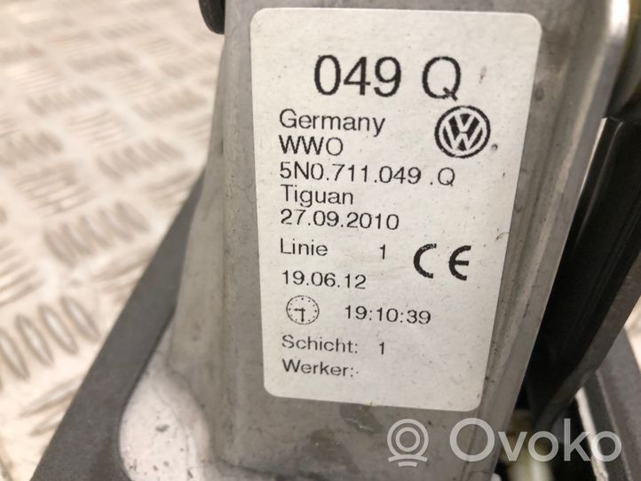 Audi Q3 8U Vaihteenvalitsimen verhoilu 5N0711049Q