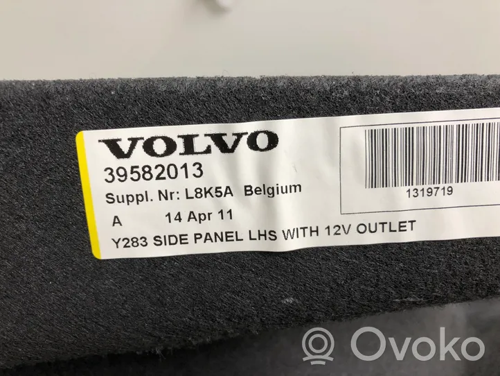 Volvo S60 Garniture panneau latérale du coffre 39582013
