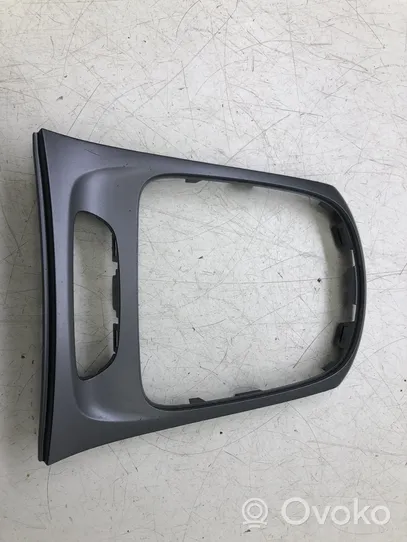 Opel Astra K Rivestimento in plastica cornice della leva del cambio 13449240