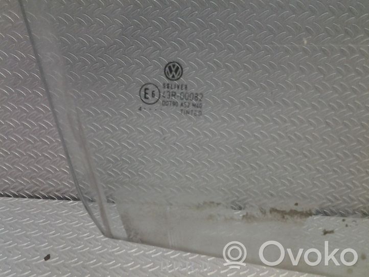 Volkswagen PASSAT B5.5 Vetro del finestrino della portiera anteriore - quattro porte 