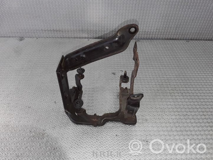 Ford Focus Power steering pump mounting bracket 3M513K738AB