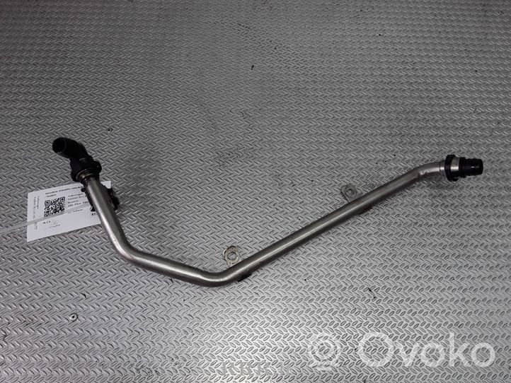 Volkswagen PASSAT B5.5 Breather/breather pipe/hose 06B133817M