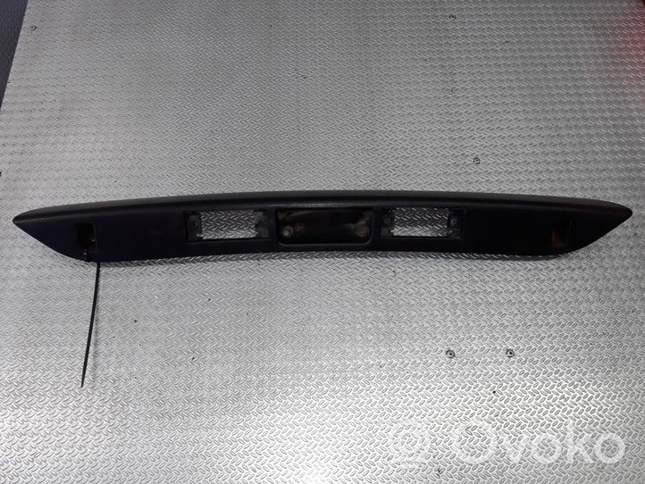 Chrysler Voyager Cache serrure de hayon/coffre arrière 04717514