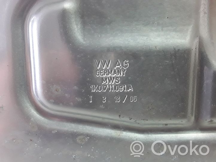 Volkswagen Golf V Lewarek zmiany biegów / górny 1K0711091A