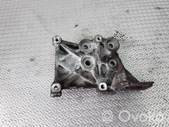 Mazda 323 Support de générateur / alternateur 