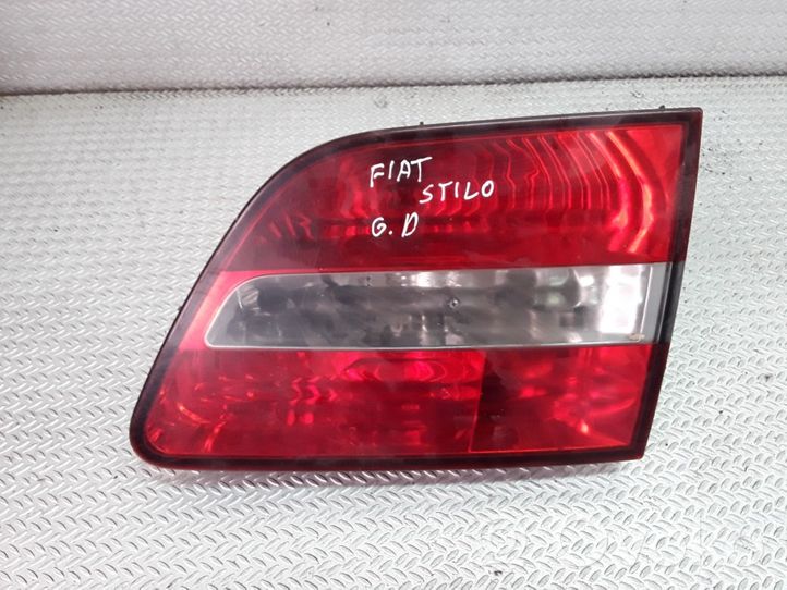 Fiat Stilo Feux arrière sur hayon 51717942