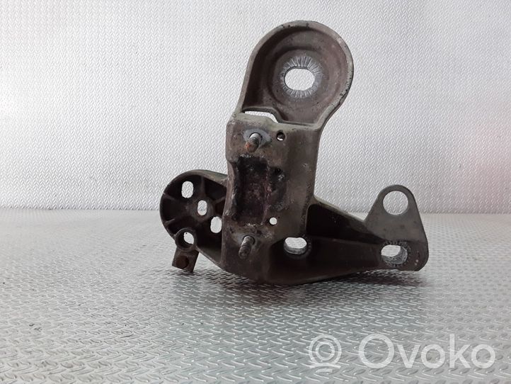 Audi A4 S4 B5 8D Engine mounting bracket 8D0199352H