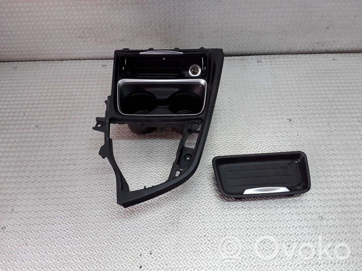 BMW 3 F30 F35 F31 Przedni uchwyt na kubek tunelu środkowego 105048744