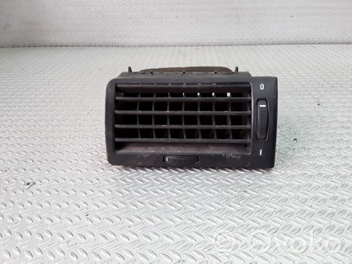 BMW 7 E38 Copertura griglia di ventilazione laterale cruscotto 64228390114