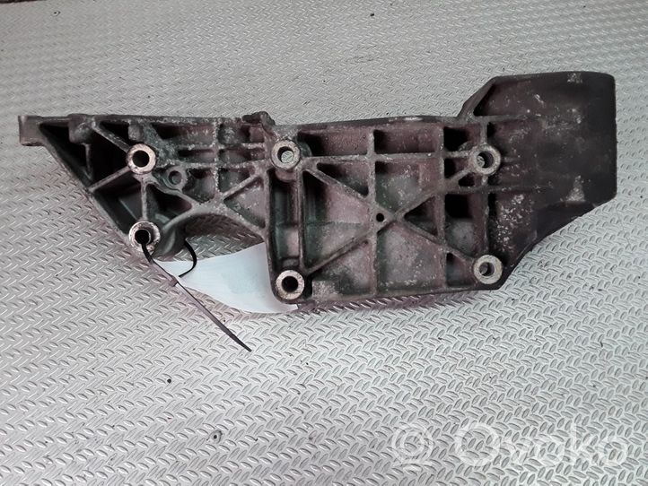 Audi A4 S4 B5 8D Staffa di montaggio del compressore dell’A/C 045903143C