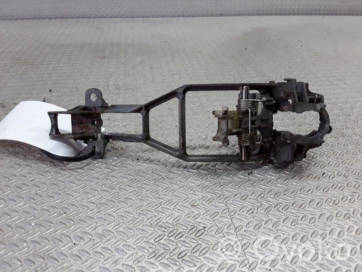 Volkswagen Touareg I Support poignée extérieur de porte avant 7L0837885D