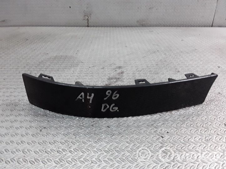 Audi A4 S4 B5 8D Rivestimento modanatura del faro posteriore 8D0945102