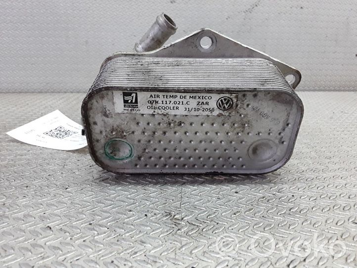 Volkswagen Jetta VI Supporto di montaggio del filtro dell’olio 07K117021C