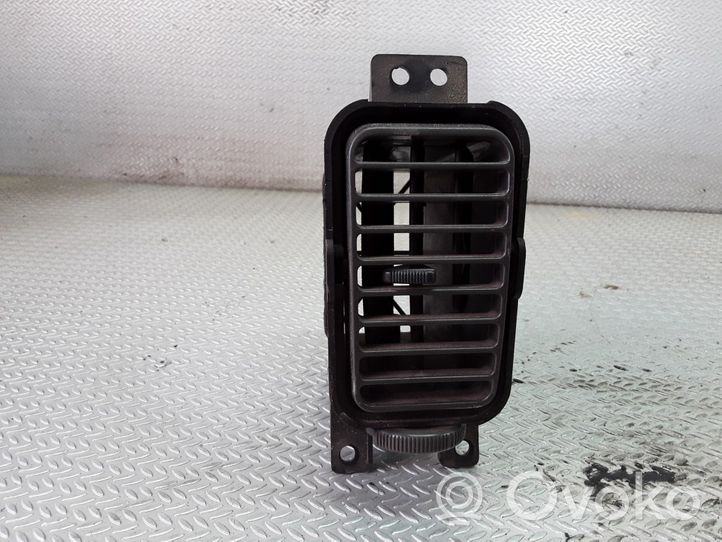 Nissan Patrol Y61 Garniture, panneau de grille d'aération latérale 68760VB001