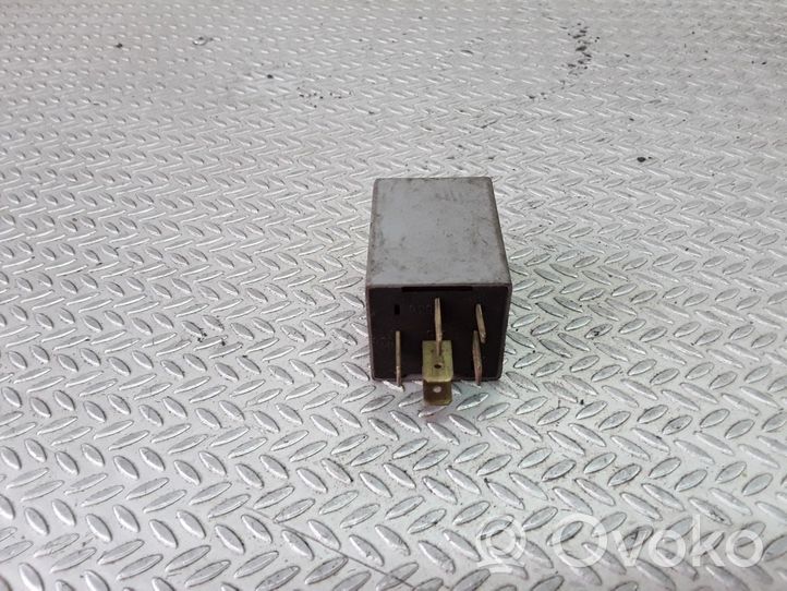 Opel Omega B1 Window wiper relay 90493283