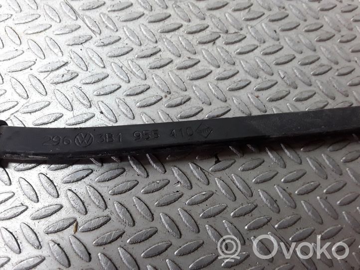 Volkswagen PASSAT B5 Front wiper blade arm 3B1955410