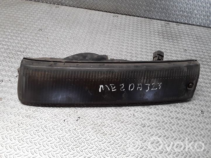 Mazda 323 F Indicatore di direzione anteriore 21061311