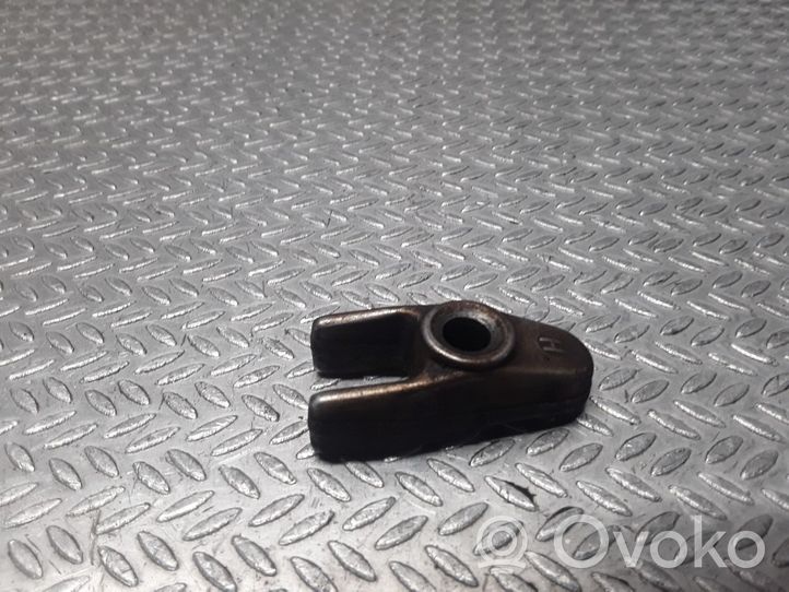 Mercedes-Benz S W220 Fuel Injector clamp holder 