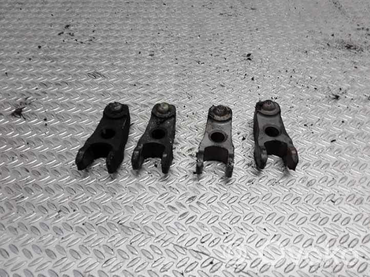 Volkswagen PASSAT B5 Fuel Injector clamp holder 