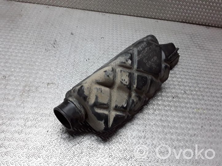 Suzuki Grand Vitara I Air intake duct part 