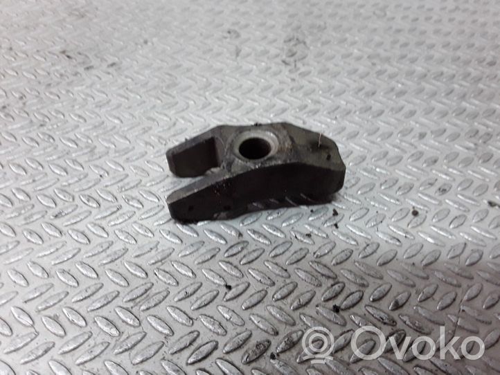 Audi A6 S6 C4 4A Fuel Injector clamp holder 