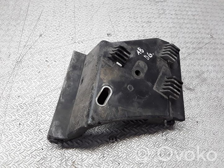 Audi A8 S8 D2 4D Support de pare-chocs arrière 4D0807572