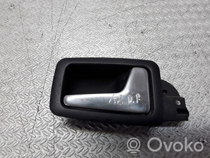 Audi A8 S8 D2 4D Poignée inférieure de porte avant 4D0837020