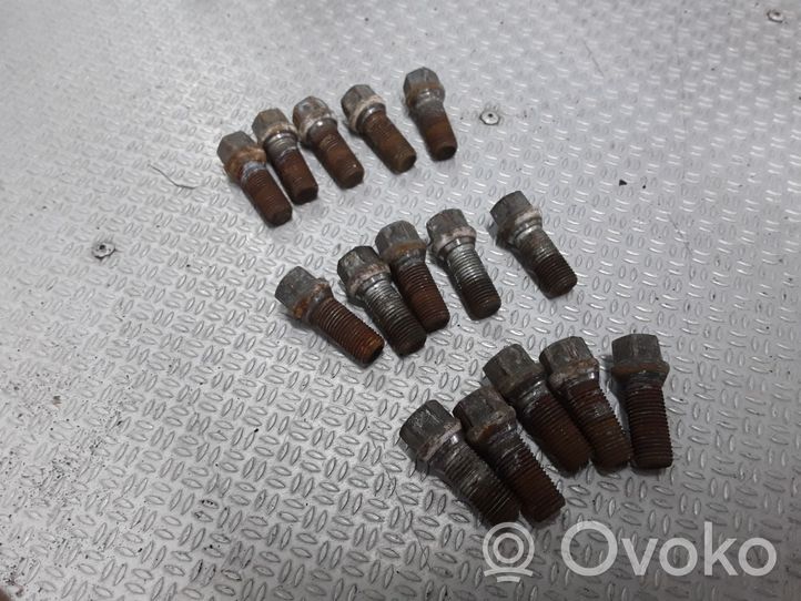 Audi A8 S8 D2 4D Nuts/bolts 