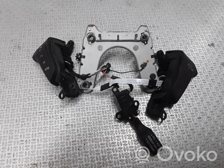 Toyota Avensis T250 Interruttore/pulsante di controllo multifunzione 75B070