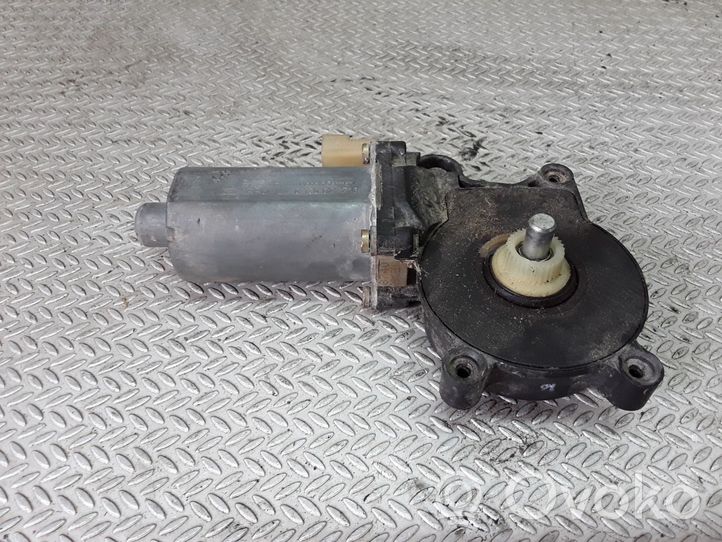 BMW 3 E46 Moteur de lève-vitre de porte avant 0130821716