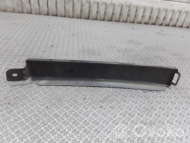 Toyota Hilux (N80, N90, N100, N110) Rivestimento sotto il faro/fanale 