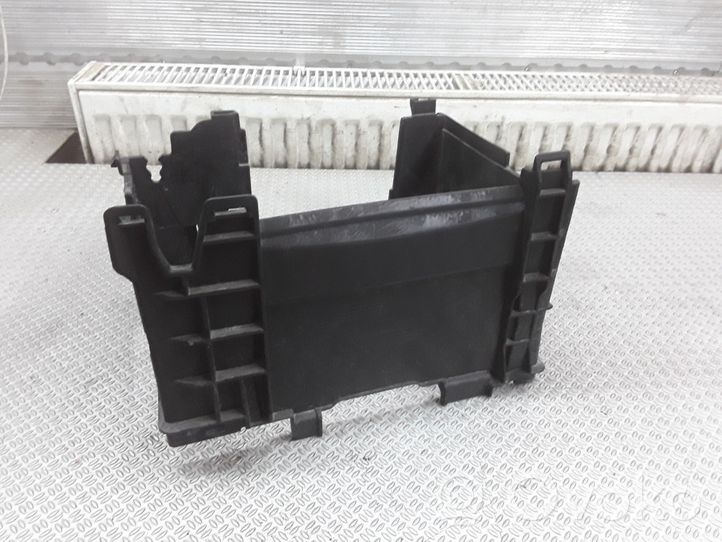 Renault Clio III Support boîte de batterie 8200314272