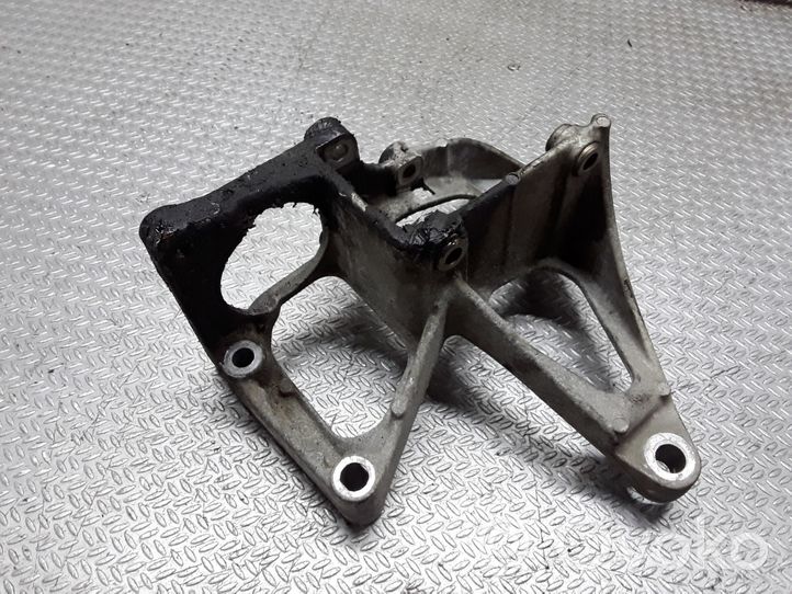 Renault Scenic I Power steering pump mounting bracket 